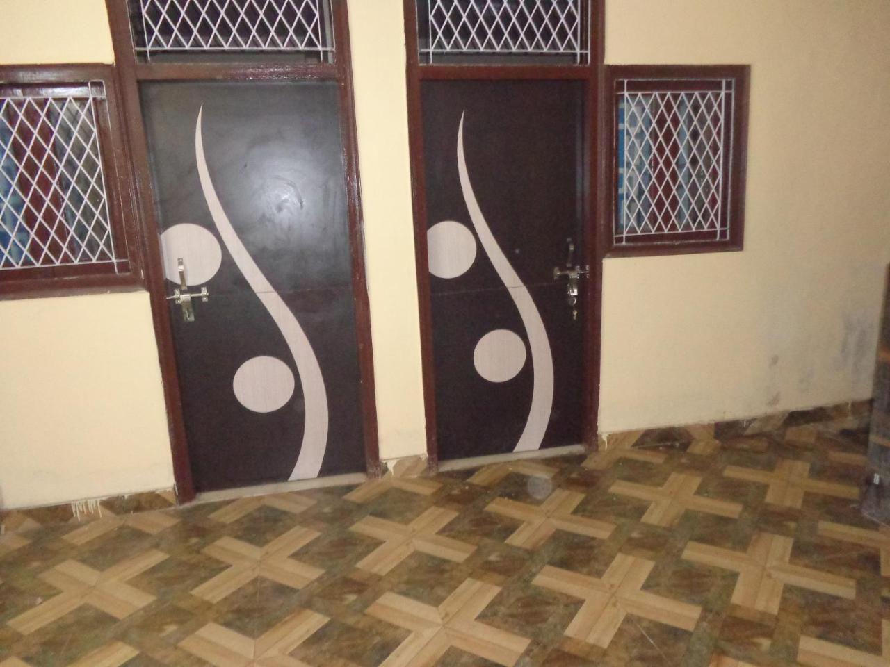 Delhi Inn New Delhi Exterior photo